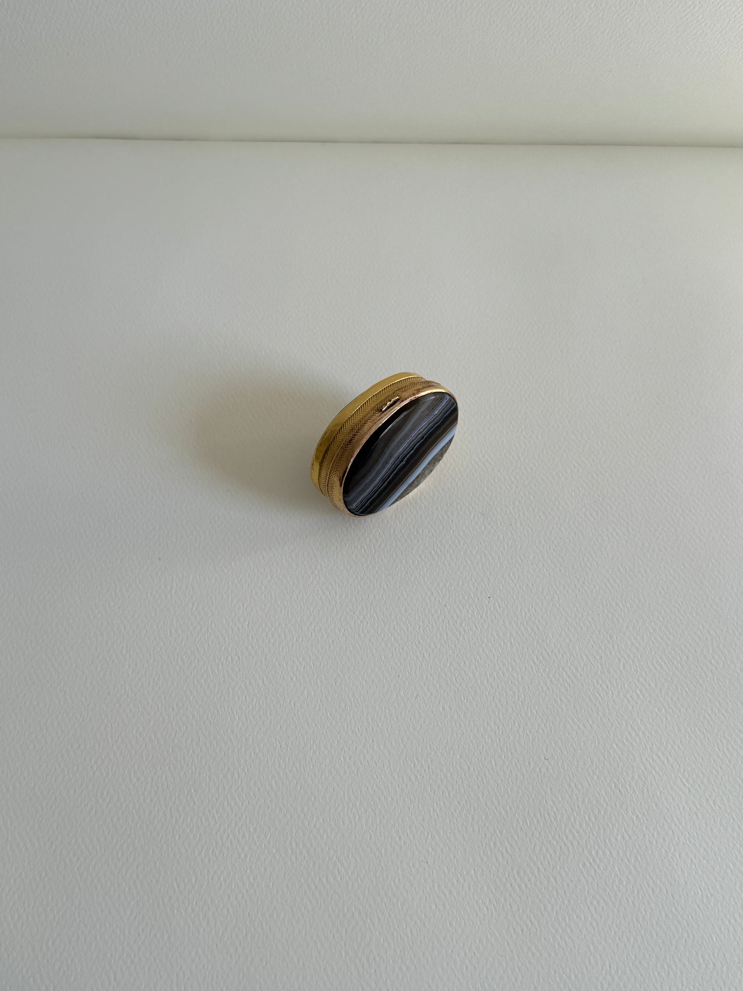 19th Century Oval Agate Snuff Box