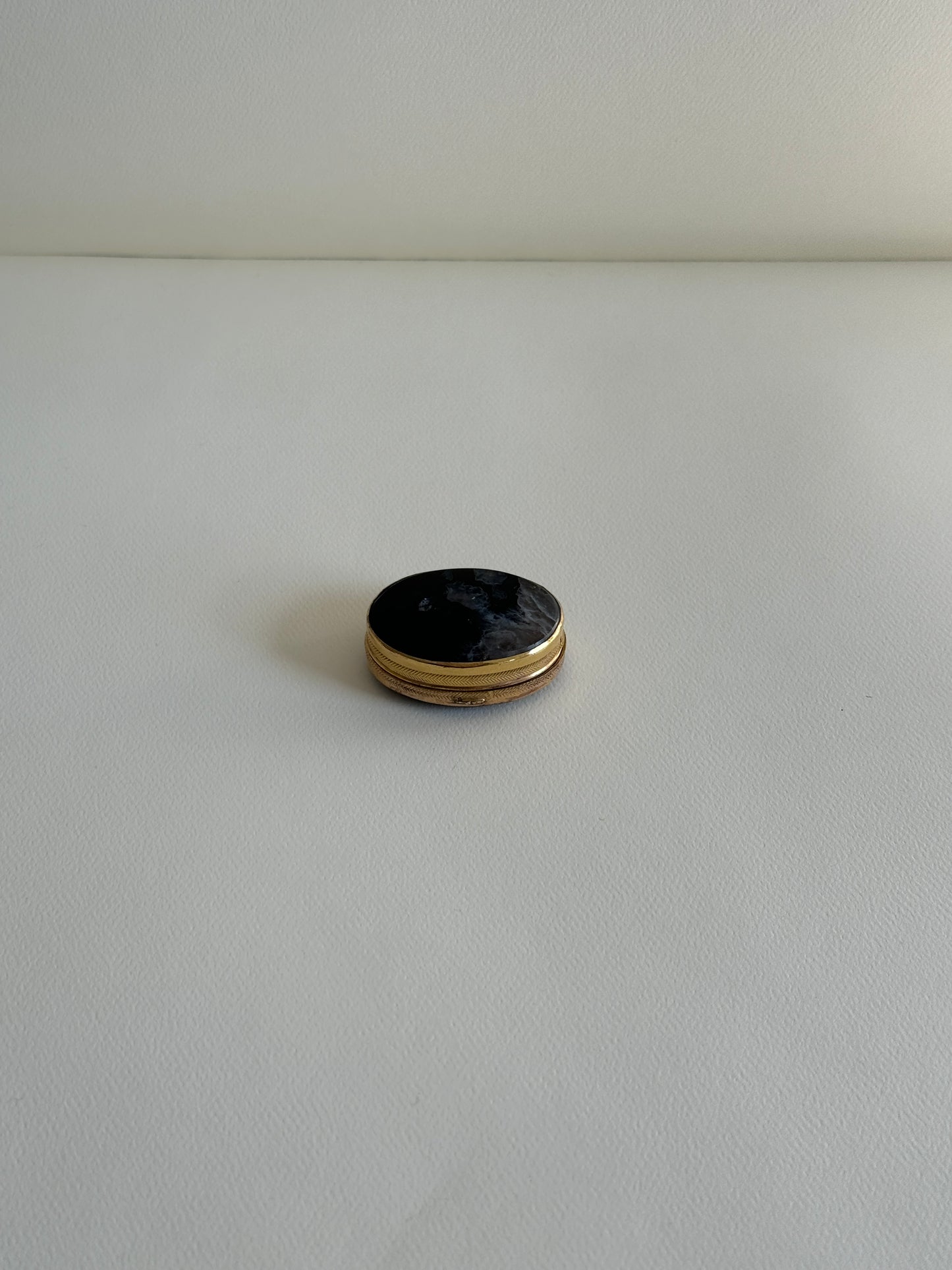 19th Century Oval Agate Snuff Box