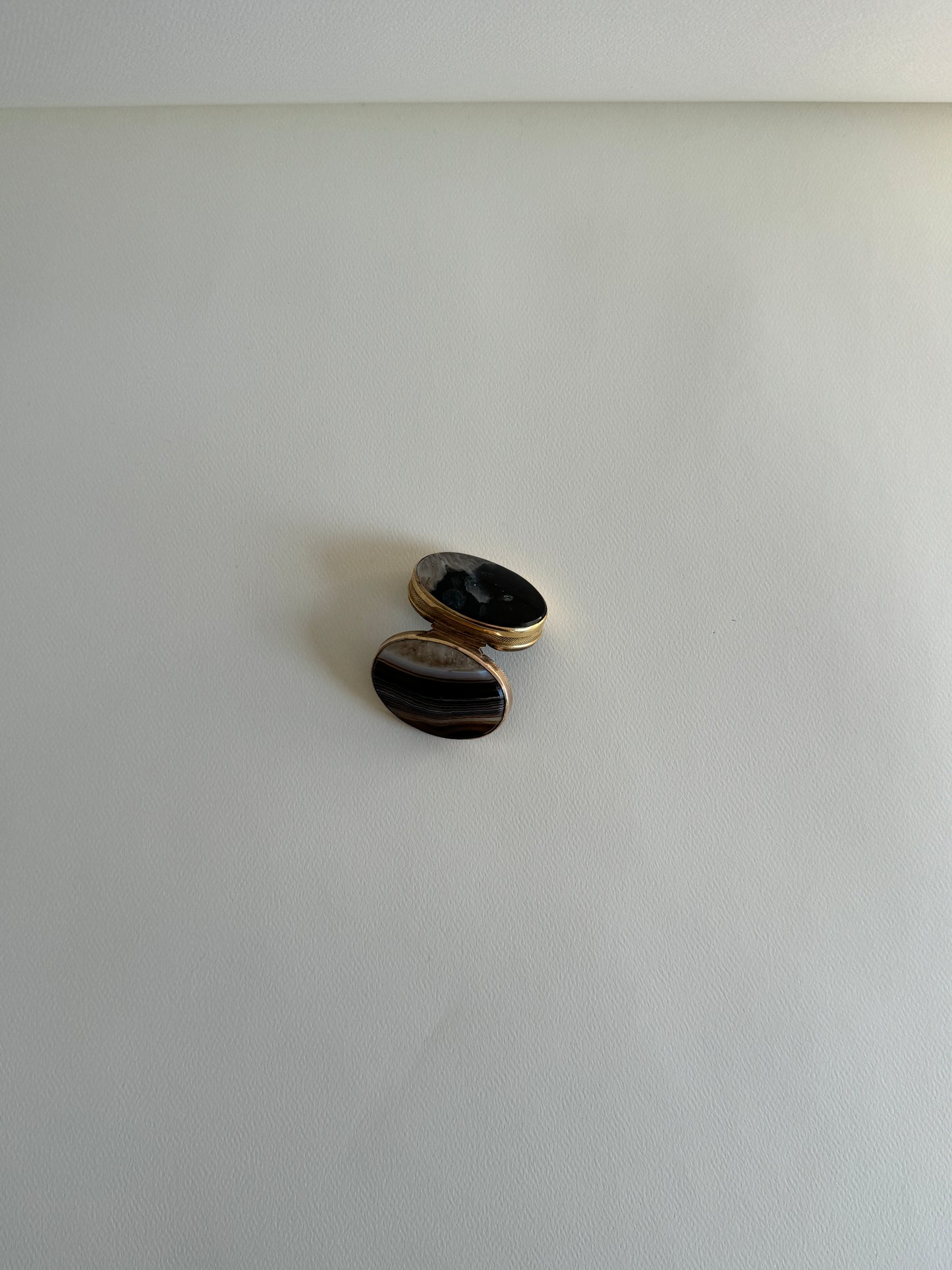 19th Century Oval Agate Snuff Box